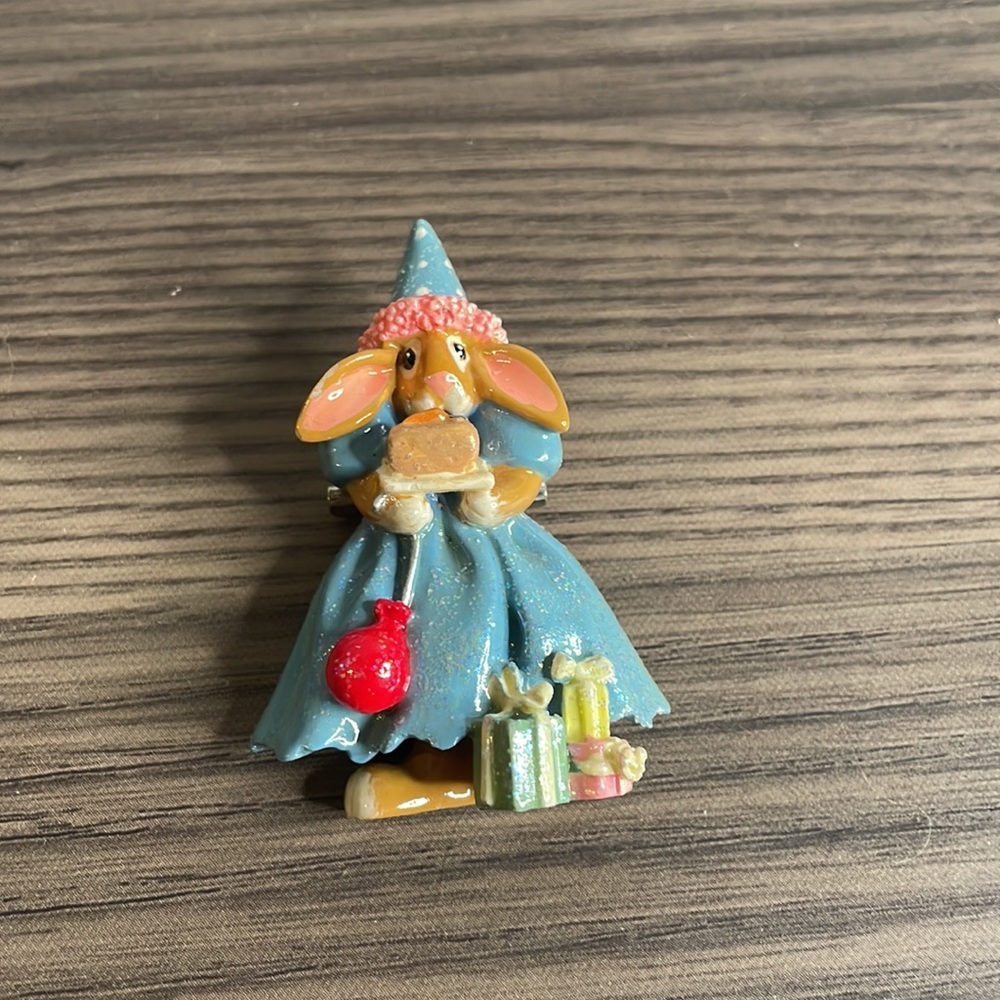 Donna Little Rabbit Birthday Brooch 1990 Enesco